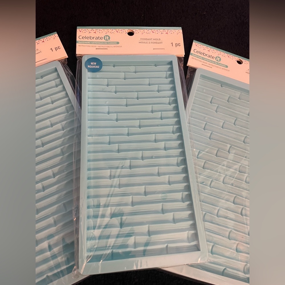 NIP Celebrate It Pale Blue Silicone Brick-Pattern Candy Molds - Set of 3 - Picture 2 of 4